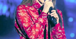 IU Spotted With New Hairstyle Just Days After Dying Her Hair Blonde