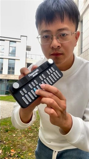Smallest Smart MIDI Keyboard #Fingersonic #piano #pianocover #midicontroller #midi