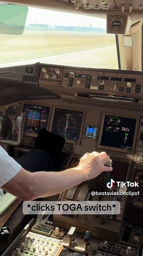 Boeing 777 Cockpit Take-Off Experience