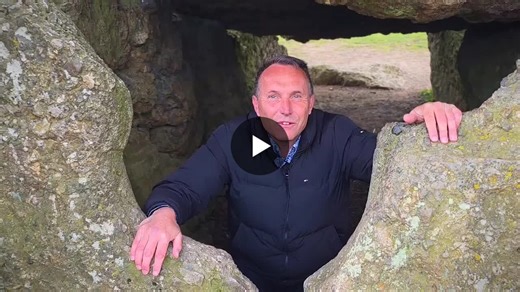 🔥 Et si l’un des plus grands mystères de Belgique se trouvait… à quelques kilomètres de chez vous ? Au cœur de Wéris, en pleine Ardenne belge, se cache le plus important site mégalithique du pays…… | Olivier Faver