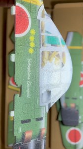 Ouverture de la boîte et découverte des éléments du kit ✂️📦 Ce petit Zéro cartoon de chez RC Factory, en EPP 10 mm, ne demande qu’à prendre forme. Deux heures de montage maximum pour passer de la planche au terrain… et c’est aussi ça qu’on aime dans ces modèles simples et fun à assembler ! 😄✈️ #ciberflyer #modelisme #indoorflying #rcfactory #zerocartoon | CiberFlyer