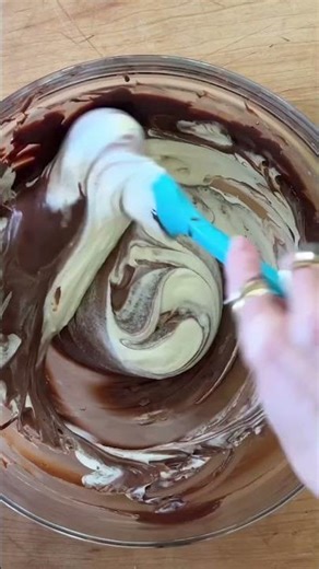 The EASIEST Chocolate Mousse