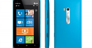 Các nhà phân phối Nokia Lumia 900 thắng lớn