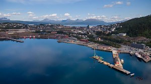 Klokka 12.00 får samferdselsminister Jon-Ivar Nygård overlevert planen samferdselsplanen for Nord-Norge i Narvik.