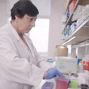 Dr. Nathanson's research efforts focus on translational genomics, and here she discusses how cells function. This is just one of many examples that showcase NSU's team of researchers who are helping shape a better future for the world! 💙 #WeAreR1 #NSUSharks | Nova Southeastern University
