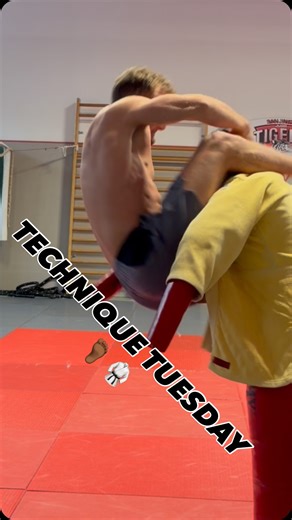 Pascal Auer | Technique Tuesday part 3: flying triangle | Instagram