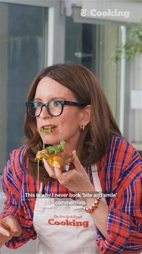 Tina Fey, Will Forte & Kerri Kenney-Silver take on the #PizzaInterview (and set off the fire alarm)