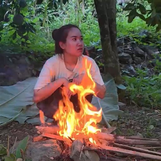 Memories of a homeless girl who was helped by police officer Hoang to escape from her stepmother | Womens Shielter