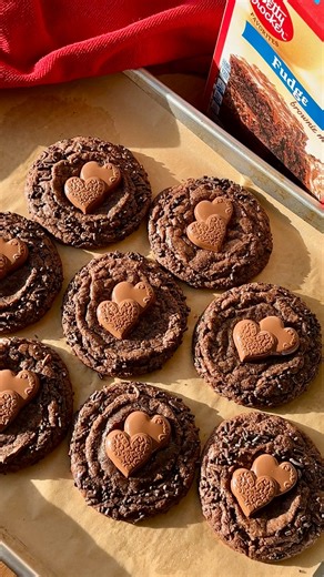 Betty’s spin on boxed chocolates for vday 🍫🥰 See the full recipe: https://bit.ly/4rlgXVC | Betty Crocker