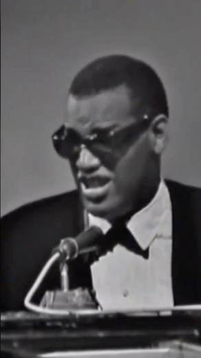 Ray Charles and the Raelettes perform "Don't Set Me Free" in Brazil, 1963
