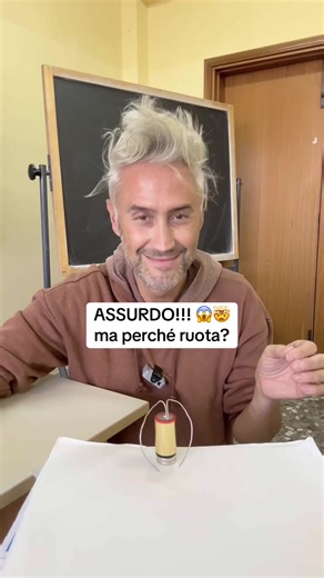 Esperimento di fisica: il filo che inizia a girare