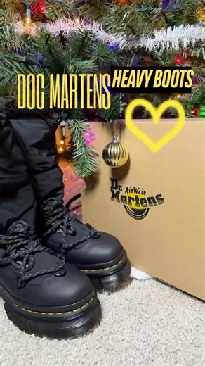 The pair of boots YOU NEED! 🖤 #relatable #docmartens #unboxing #shorts