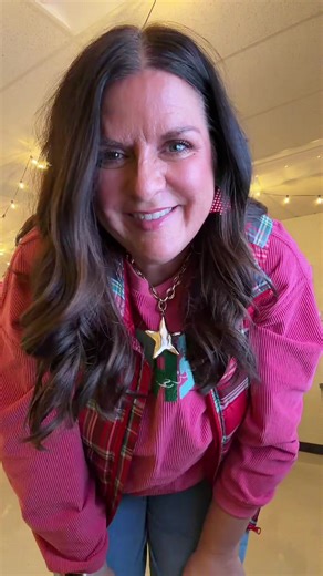 12 Days of Christmas 🎀🎄🪩💚 Day 10: Color Wars (7th grade = ❤️) #12daysofchristmas #middleschoolteacher #teachersoftiktok #teacherootd #2moredays @Lands' End @aerie @Crocs @TJ Maxx