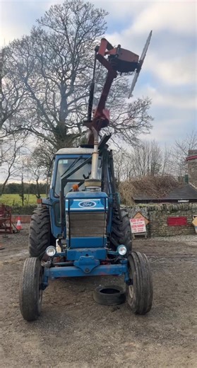 Bet your McConnell dosent do this 😉 #nofinacehedgcutting #ford6710 #oldschool #hedgcutting #sawandflail #cantbeatatidybush #nichetok #farming #modelfarmer6710 #irishcontractors #hydrocut