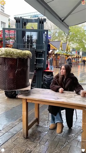 Giant food prank😂😂😂#prank#funny#foryou