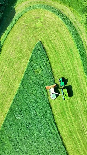 316K views · 2.1K reactions | Top down of the Krone forage harvester working in a field chopping rye for a dairy #farmingvideo #britishfarming #silage | Pro Horizon Farming Content | Facebook