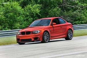 BMW 1M goes to the drag strip - VIDEO