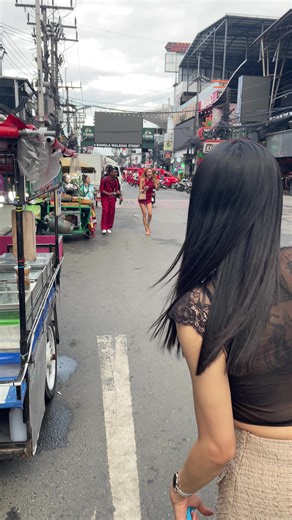 เมื่อดาราพบกัน: ความตลกและความน่ารักของทีมงาน