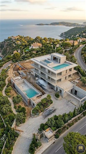 4-story villa on a hill with sea view 🏡