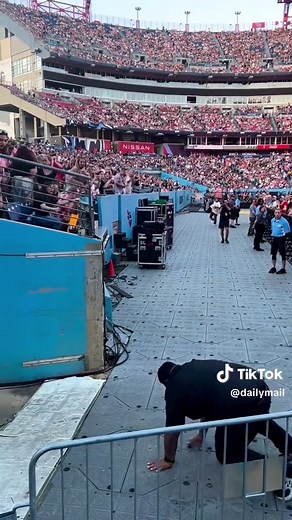 Khalid's Bodyguard Embarrassing Barrel Roll Incident at Concert