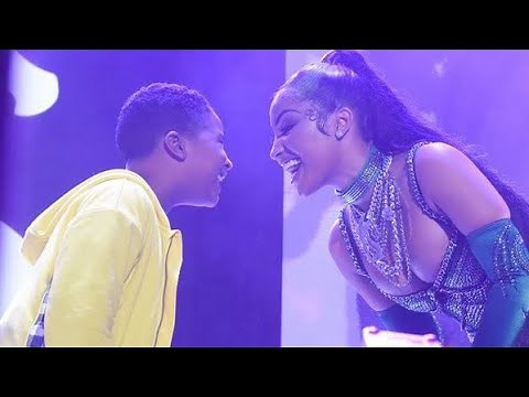 Shenseea Performance With Her son At Reggae Sumfest 2022