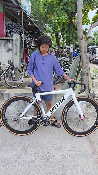 အလန်းလေးနဲ့ ကျေးဇူးပါဗျ - MGK BikeShop Fixed Gear ဗီဒီယို