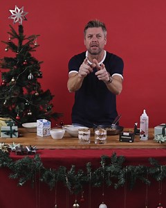 Æblekage til morgenmad?! 😍 Æblegrød, hjemmelavet julemysli og vores NATURLI’ NATUREL – så simpel er opskriften på verdens bedste morgenmad! 🔥 Som det ikke var nok, kan du udskifte vores NATUREL med flødeskum og så har du en syndig, hurtig dessert 🤩 I morgen hopper vi tilbage i det varme, salte køkken med en nem opskrift, der inkluderer en halv pakke NATURLI’ Block 🤤 | Plantebevægelsen
