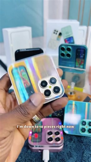 FUFFI - Mini folding clamshell cellphone with colorful lighting effect. 2G Network.2.4-inch screen. 1250 mAh battery. Dual SIM dual standby 2G network. Flashlight. Bluetooth FM radio. Supports TF card slot for capacity expansion.