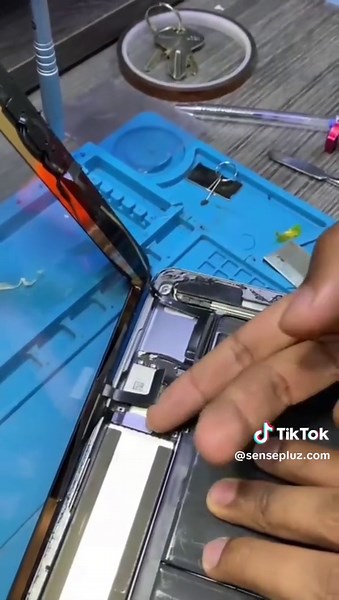 😱 OMG! The secret to iPad screen replacement revealed! 📱🔧 👀 Watch how experts easily replace the LCD screen without wasting money! #iPadScreenReplacement #RepairTips #DIY #fyp #foryou #foryourpage #fypage #fy