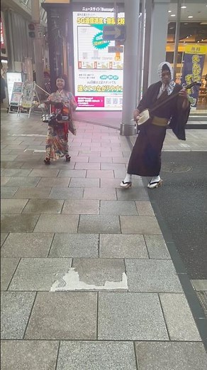 【チンドン屋】令和に生きる街の音色チンドン太鼓のリズムが、令和の街に響く。これが日本の"生きた広告"だ。#チンドン屋 #日本文化 #大道芸 #昭和レトロ #fyp #japan #traditi