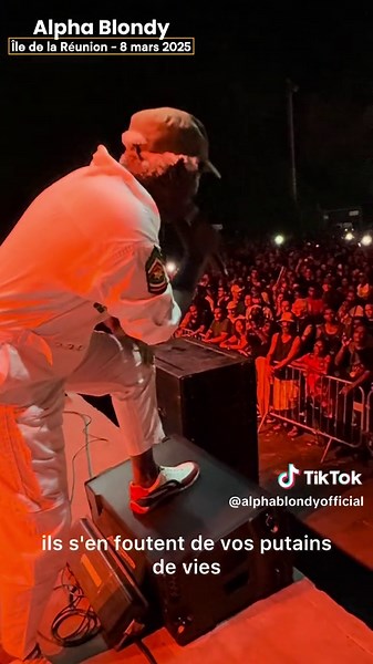 PEACE IN THE WORLD 🕊️☮️🤍 Merci au public multicolore de La Reunion pour les Positive Vibes 🙏 I LOVE YOU ❤️ #alphablondy #peace #iledelareunion