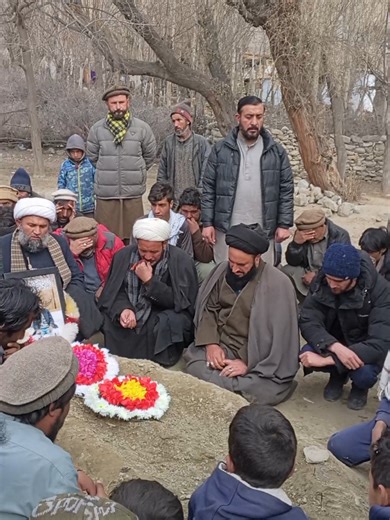 ​قائدِ ملت آغا راحت الحسینی کی شہید معراج کے والدین سے تعزیت اور مزار پر فاتحہ خوانی#agharahathussainalhussaini #afsos #noha #shiastatus #foryou