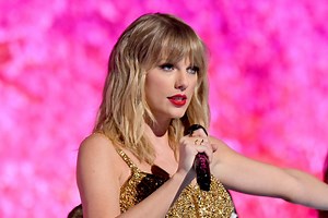 Taylor Swift Steals the Show at the 2019 American Music Awards