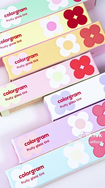 This glossy texture is everything!💗 It’s like waves, just flowing over my lips. So smooth, so perfect. ⠀ Shade #1004 of the Fruity Glass Tint,🍭 It’s got this transparent sparkle that makes my lips look totally plump and naturally gorgeous.😆 Seriously, people won’t be able to look away 💋 ⠀ (Watch out, you might get totally lost in this dazzling charm😉) ⠀ #colorgram #Fruityglasstint #heartcollector #shining #plumping #makeup #lipmakeup #liptint #lipgloss #kbeauty #motd #amazon #amazonbeauty #