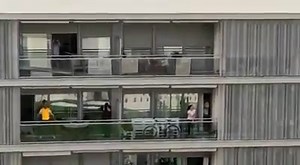 Cour de gym pour voisins pendant un confinement ! | Soon Soon Soon