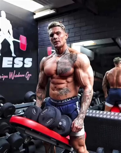 526K views · 10K reactions | ‘DB ONLY’ Back Workout | Must Try! #bodybuilding | Ross Dickerson | Facebook