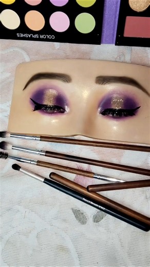 ✨ Purple Halo Eye Makeup Tutorial 💜✨ | Glitter Halo Eyes | Easy Eye Makeup #shorts