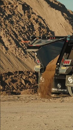 Loading and Unloading a Live Bottom Trailer in Action