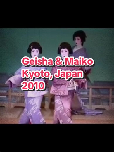 Geishas and Maikos Farewell at Kyoto Festival 2010