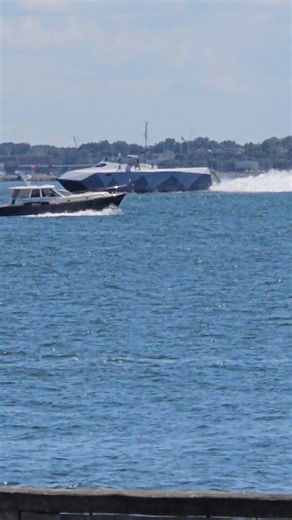 😲🇺🇸M80 Stiletto, an #experimental #vessel of the U.S. #Navy. 88-foot #craft designed for #combat in shallow coastal #waters | Richard LeBel