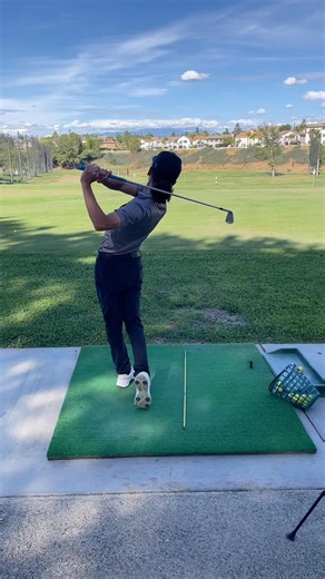 New swing technique test: 8 iron at the driving range #golf #golfing #technique
