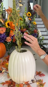 beautiful fall decor, so easy!💐🎃 Janelle shows you a showstopping statement centerpiece that all your friends will be impressed with. Grab a hallow pumpkin, vase and flowers, and make something beautiful. | Janelle & Kate
