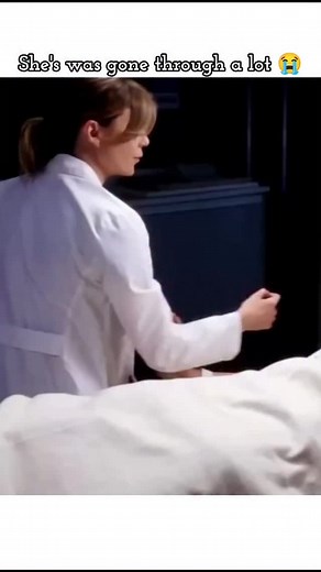 NextGenMedic on Instagram: "An avulsion fracture occurs when a small piece of bone is pulled off by a tendon or ligament due to a sudden, forceful movement. It often happens during high-impact sports or activities involving quick changes in direction, such as football. Common areas affected include the ankle, hip, knee, and fingers. Symptoms typically include sudden pain, swelling, bruising, and difficulty moving the injured part. Diagnosis is usually confirmed with an X-ray. #DoctorLife #MedLif