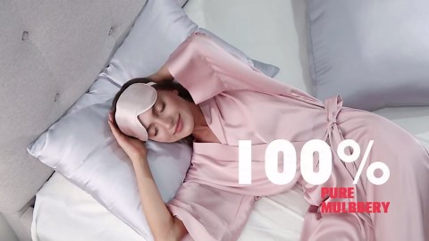 100% Mulberry Silk Pillowcase for Hair and Skin, 22 Momme Pure Natural Silk Pillow Case Both Sided with Zipper, Pillow Cover for Women Mom Men (Silver Grey, Standard 20''×26'', 1 Pack)