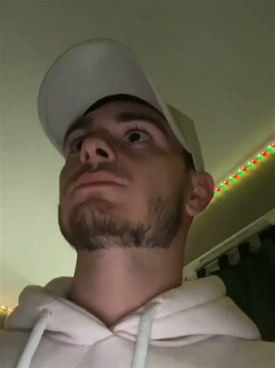 Oh elle cri comme dhabitude elle est trop mignonne sinon le 23