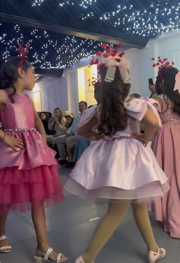 Mini models ✨ #runway #pasarela #emcimodels #emcistudio #modeling | Modeling