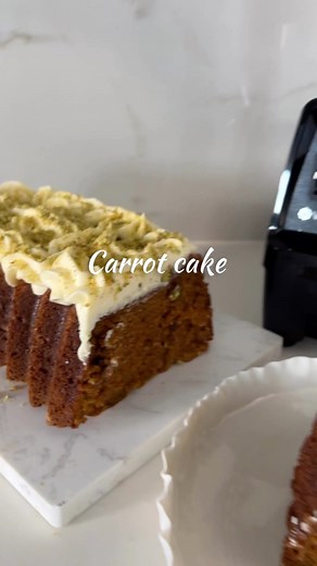 I used to dread baking my carrot cake until I realised I can cut the time in half using my @vitamix_aunz blender Try my recipe below with crushed pistachios Recipe ⬇️ DRY INGREDIENTS 2 cups plain flour 2 cups caster sugar 2 tbsp cinnamon powder 2tsp bicarb soda 2tsp baking powder WET INGREDIENTS 1 cup grapeseed oil 4 medium carrots chopped larger pieces 4 large eggs 1/2 cup chopped chopped pistachios Preheat oven to 160 degrees (fan forced) In a blender add chopped carrots, oil, eggs and vanilla
