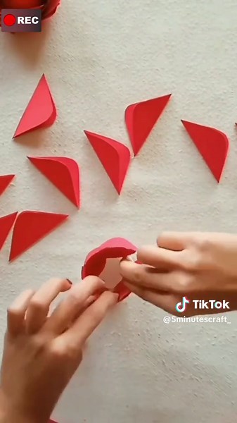 Aprenda a fazer lindas rosas para decoração🌹 DIY rosas origami❤️ #origami #façavocêmesmo #artesanato #arte #façaemcasa #diy #idéiasincríveis #decoração
