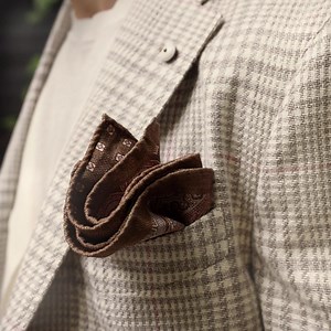 22 reactions | Focus on layering. Extra light knits, which are the season’s signature staples, are worn under blazers to create texture combinations that are both flattering and seductive. | LBM 1911 | Facebook