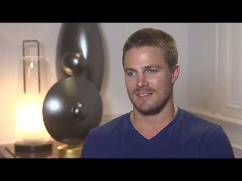 Stephen AMELL - ARROW - Interview - FTV13